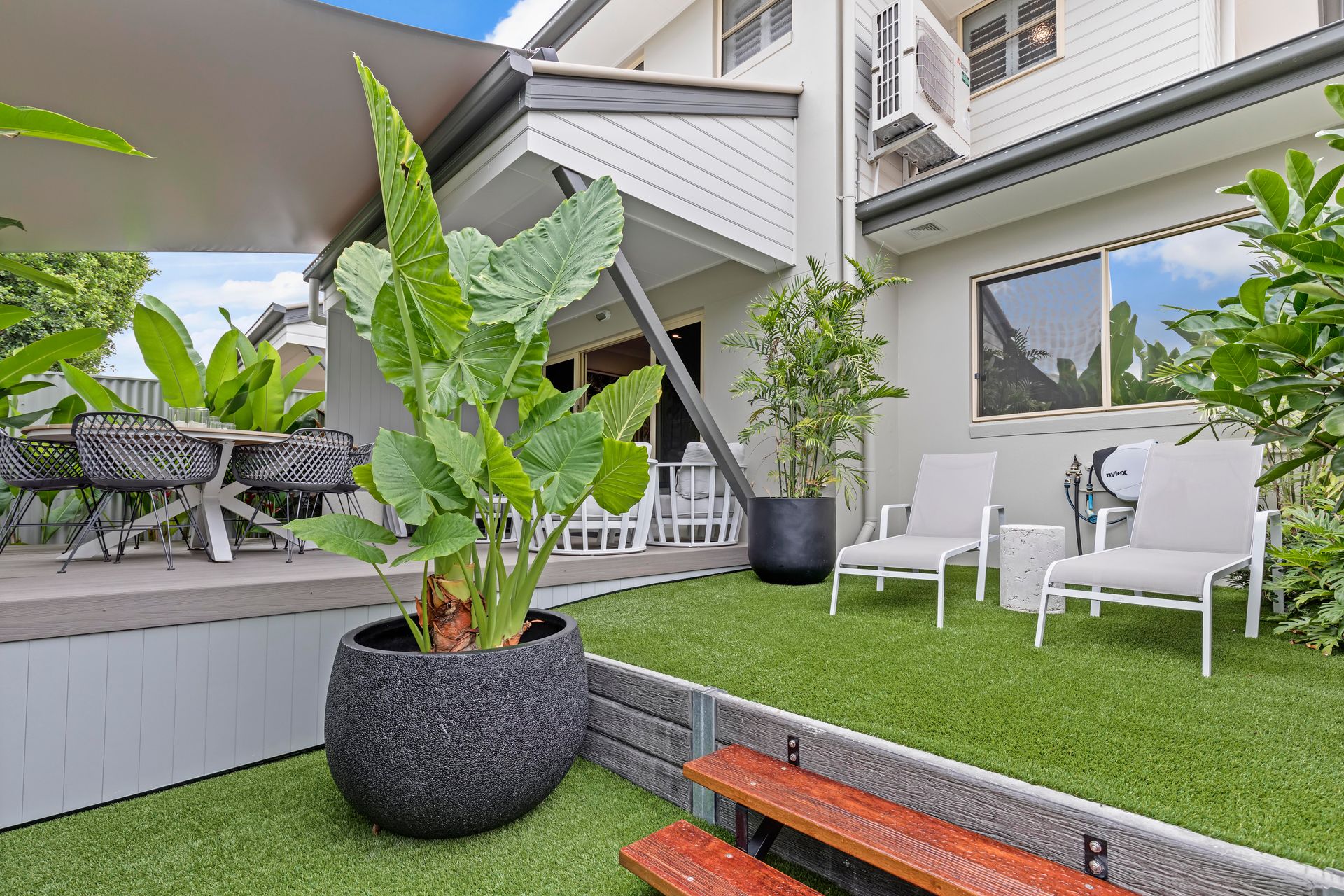 Luxury Renovated Townhouse, Noosa River 2 Minute Walk!